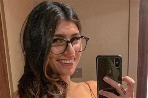 Pornhub legend Mia Khalifa has surgery on deflated boob after。